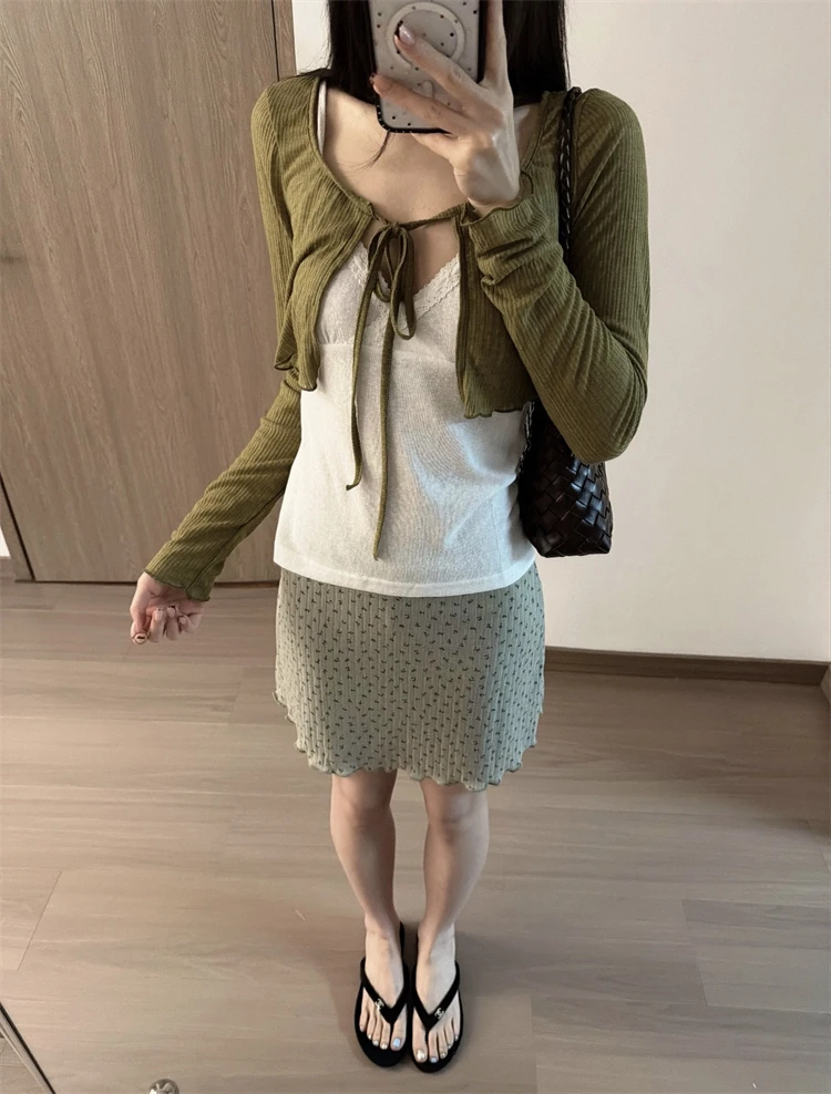 Retro Tie Long Sleeve Open Cardigan Women's Inner Tank Top Summer Floral Half Skirt Three Piece Set High Waist Floral Skirt
Retro Tie Long Sleeve Open Cardigan Women's Inner Tank Top Summer Floral Half Skirt Three Piece Set High Waist Floral Skirt