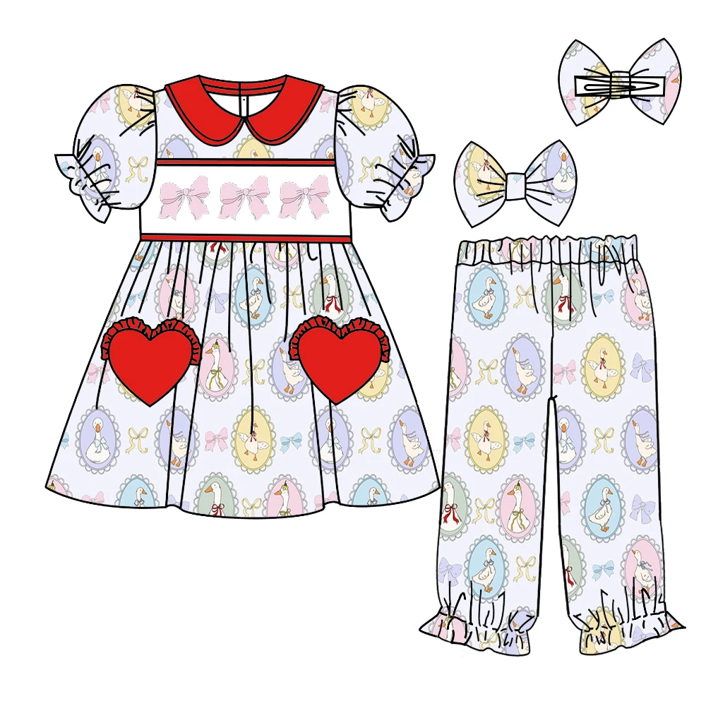 Summer hot selling boutique children's suit lapel short-sleeved bear and goose print trousers bow girls boys shorts pajama suit
Summer hot selling boutique children's suit lapel short-sleeved bear and goose print trousers bow girls boys shorts pajama suit
