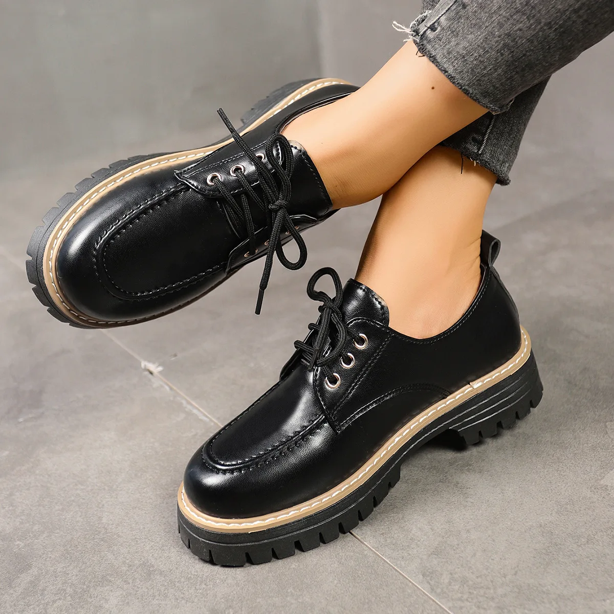 Spring and autumn British-style small leather shoes, women's thick-soled versatile patent leather single shoes, foreign trade lo
Spring and autumn British-style small leather shoes, women's thick-soled versatile patent leather single shoes, foreign trade lo