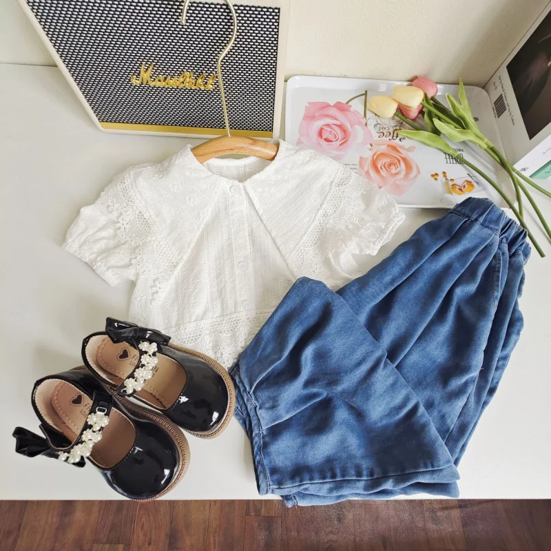 Summer New Girls' Outfit Lace Large Lapel Short Sleeve Top and Jeans Two-Piece Set
Summer New Girls' Outfit Lace Large Lapel Short Sleeve Top and Jeans Two-Piece Set