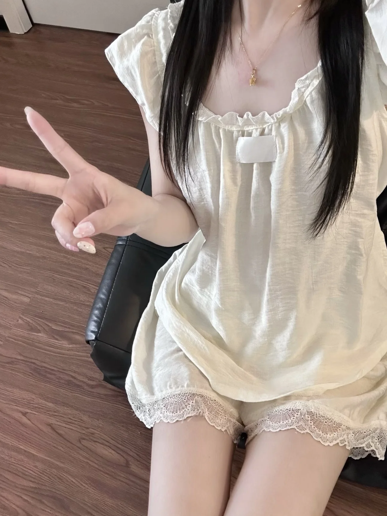 Korean Sweet Lace Trim Short Sleeve Top And Shorts Set Women's Summer Loose Home Clothes Sleepwear Two-Piece Set Breathable r...
Korean Sweet Lace Trim Short Sleeve Top And Shorts Set Women's Summer Loose Home Clothes Sleepwear Two-Piece Set Breathable r...