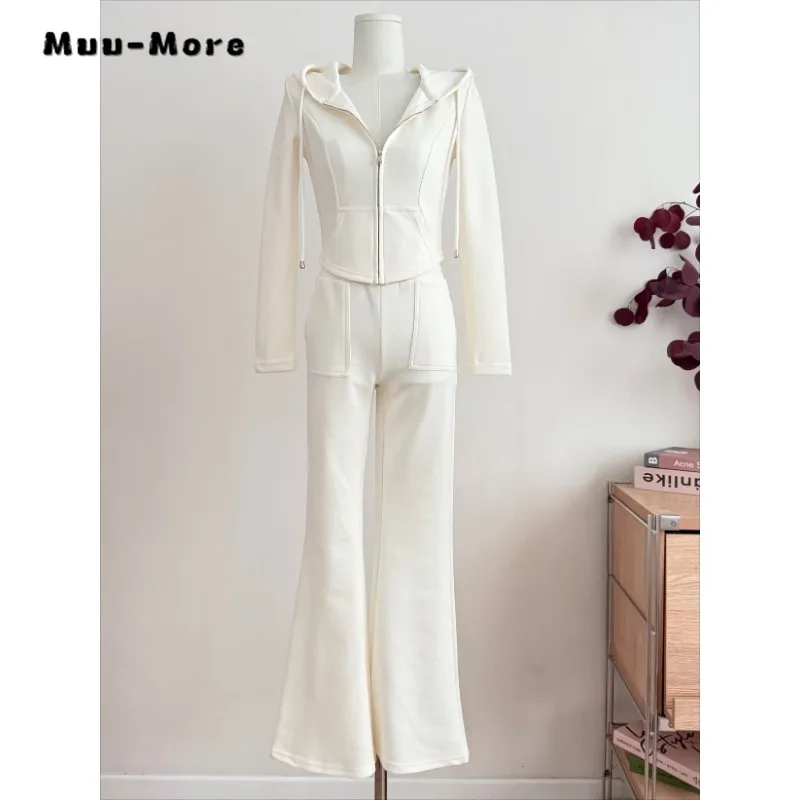 2025 Spring Sporty Style Two-piece Set Women Long Sleeve Zipper Sweatshirt + Elastic Waist Trousers Sports Casual Pants Suits
2025 Spring Sporty Style Two-piece Set Women Long Sleeve Zipper Sweatshirt + Elastic Waist Trousers Sports Casual Pants Suits