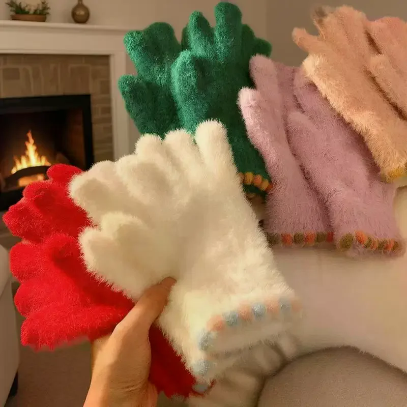 Cute Open Finger Touch Screen Plush Five Finger Gloves For Women In Winter, Warm And Thick Velvet For Cycling Students
Cute Open Finger Touch Screen Plush Five Finger Gloves For Women In Winter, Warm And Thick Velvet For Cycling Students
