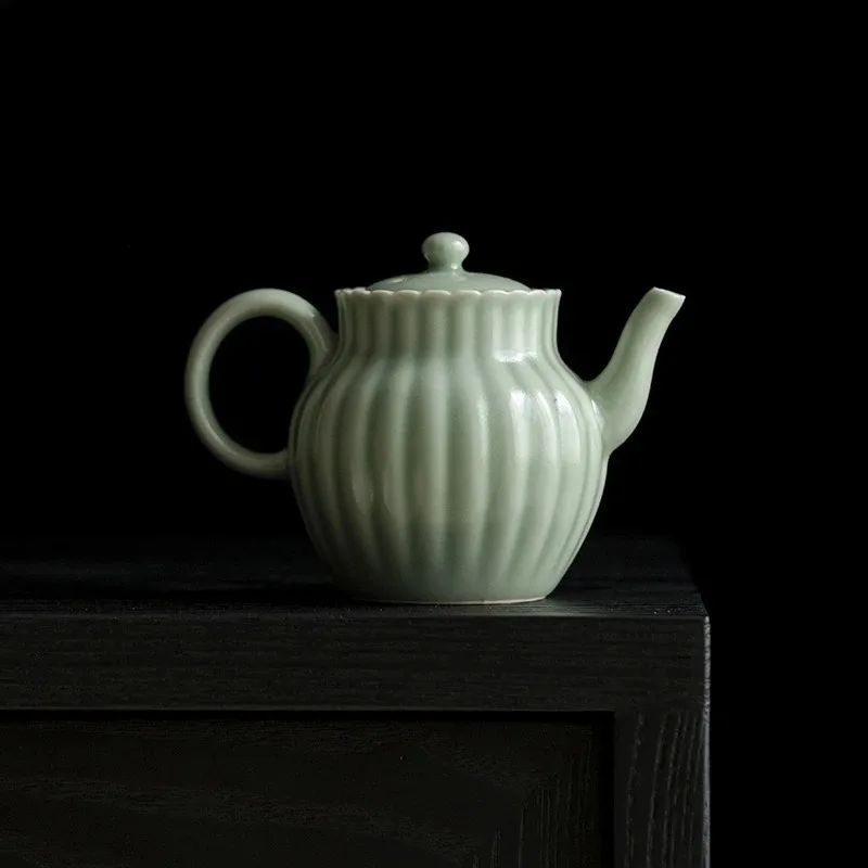 130ML Douqing Ru Glaze Tendon Pattern Chrysanthemum Teapot Kung Fu TeaSet Literati Ball Hole Filter Ceramic Hand-held Small Pot
130ML Douqing Ru Glaze Tendon Pattern Chrysanthemum Teapot Kung Fu TeaSet Literati Ball Hole Filter Ceramic Hand-held Small Pot