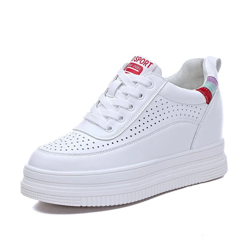 Летние женские белые кроссовки на платформе из натуральной кожи на танкетке со скрытым каблуком 7 см, повседневная прогулочная обувь, дышащая DX822
Летние женские белые кроссовки на платформе из натуральной кожи на танкетке со скрытым каблуком 7 см, повседневная прогулочная обувь, дышащая DX822