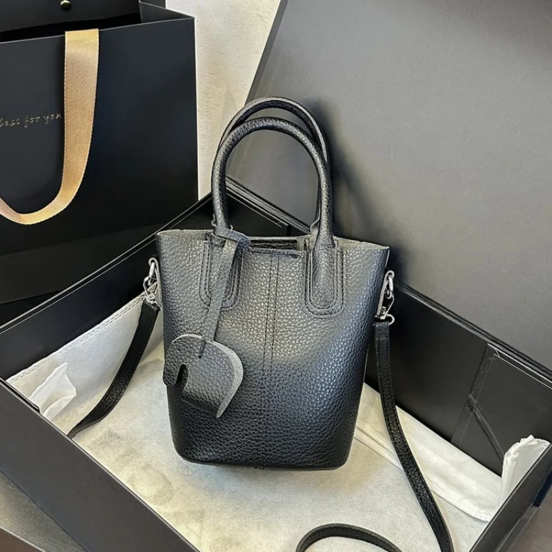 Luxury Women's Tote Bag Crafted From Fine Leather Featuring Casual Simple Vintage And Famous Long-Lasting Look
Luxury Women's Tote Bag Crafted From Fine Leather Featuring Casual Simple Vintage And Famous Long-Lasting Look 