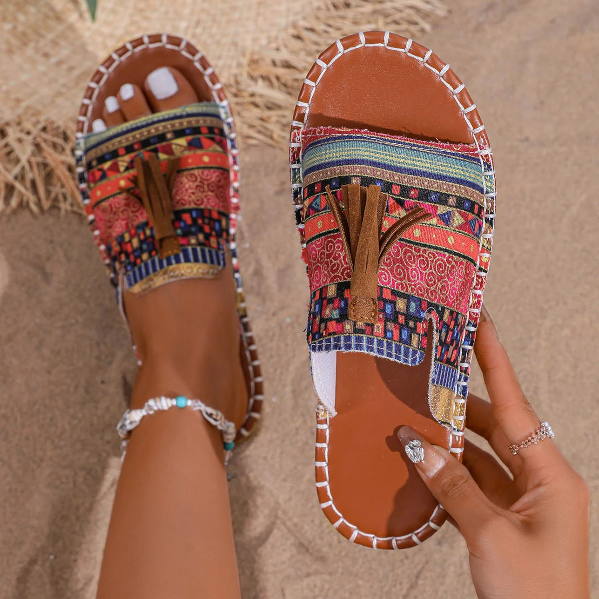 Женские тапочки, летние повседневные пляжные праздничные тапочки, модные уличные туфли на плоской подошве с бахромой, сандалии на платформе с открытым носком, женские шлепанцы
Женские тапочки, летние повседневные пляжные праздничные тапочки, модные уличные туфли на плоской подошве с бахромой, сандалии на платформе с открытым носком, женские шлепанцы