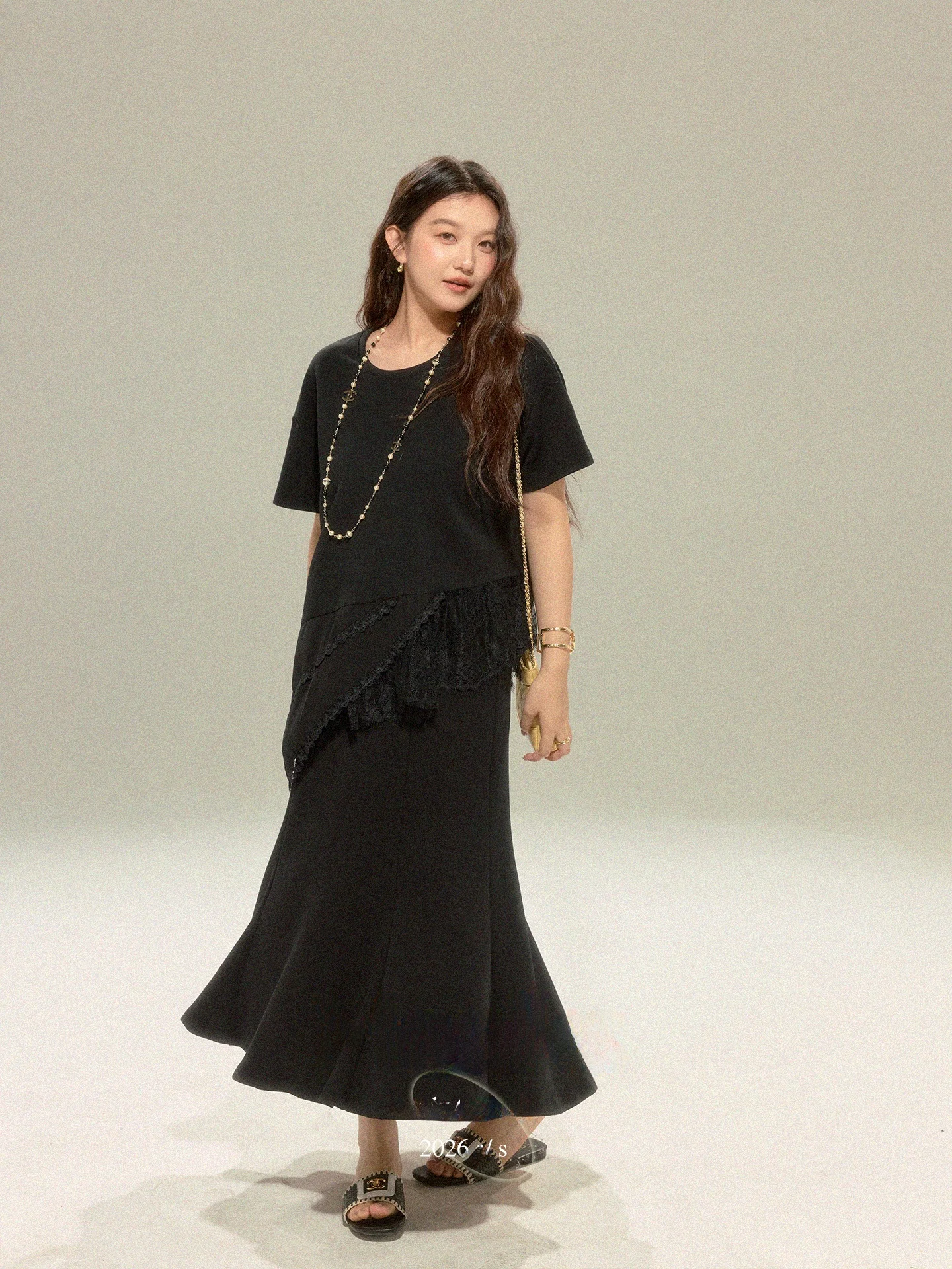 plus Size Black Lace Splice Casual Set Women's Fashion Summer New Style Slimming Long Skirt Top Half Skirt Two Piece Set
plus Size Black Lace Splice Casual Set Women's Fashion Summer New Style Slimming Long Skirt Top Half Skirt Two Piece Set