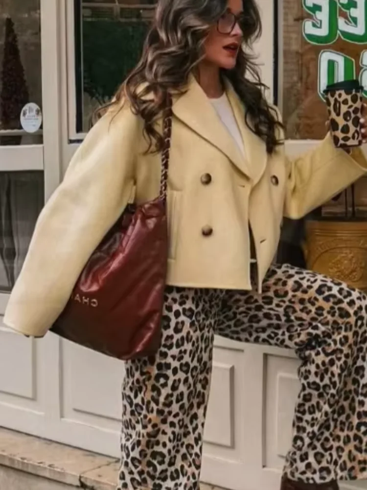 Double Breasted Short Yellow Woolen Coat Women Chic Lapel V-neck Pocket Loose Jacket Lady Autumn Daily Commuting Street Coats
Double Breasted Short Yellow Woolen Coat Women Chic Lapel V-neck Pocket Loose Jacket Lady Autumn Daily Commuting Street Coats