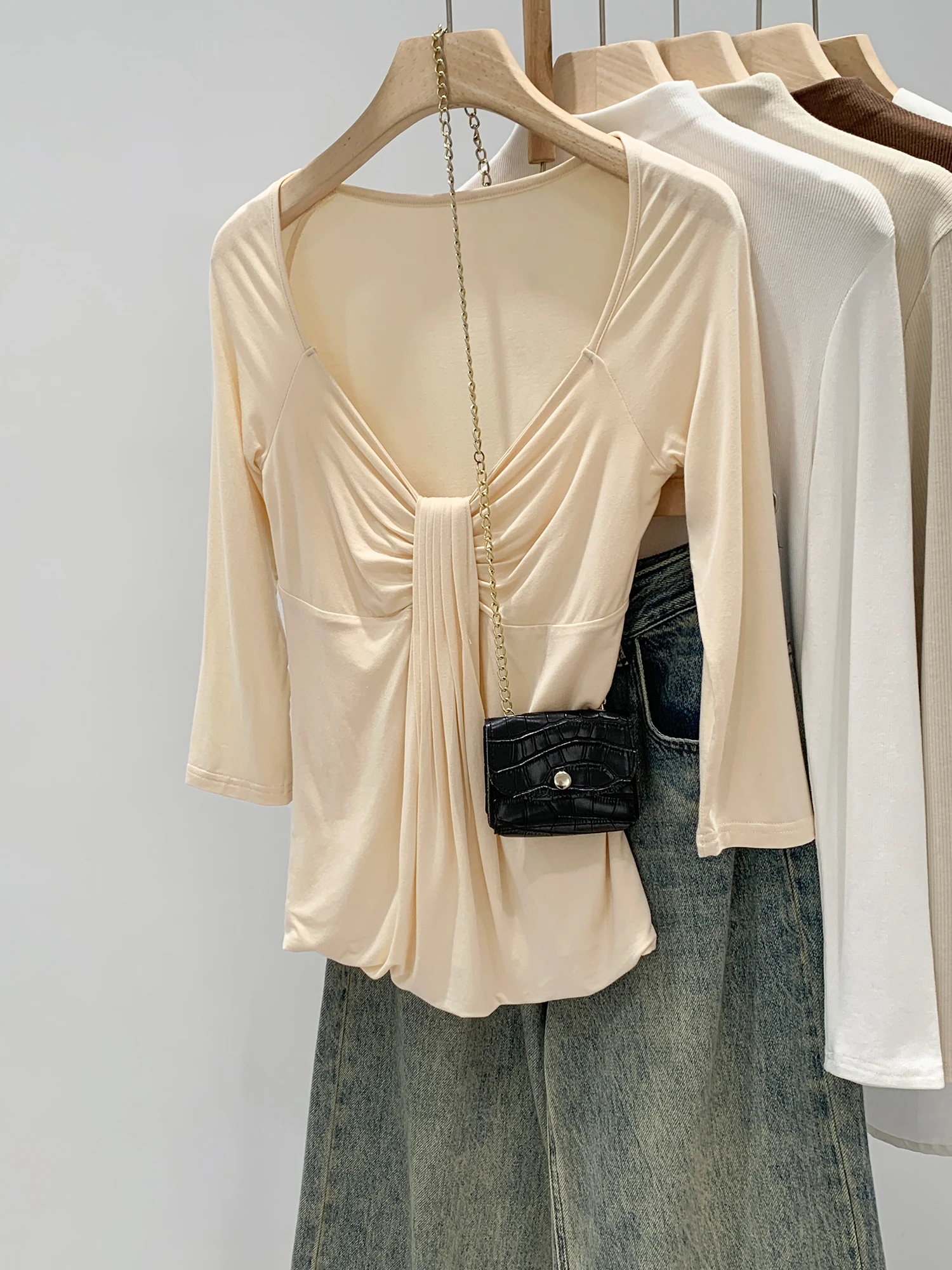 Unique Super Beautiful Pleated Long Sleeve V-Neck T-Shirt Women's 2026 New Style Trendy Women's Top Korean Style Bamboo Fiber
Unique Super Beautiful Pleated Long Sleeve V-Neck T-Shirt Women's 2026 New Style Trendy Women's Top Korean Style Bamboo Fiber