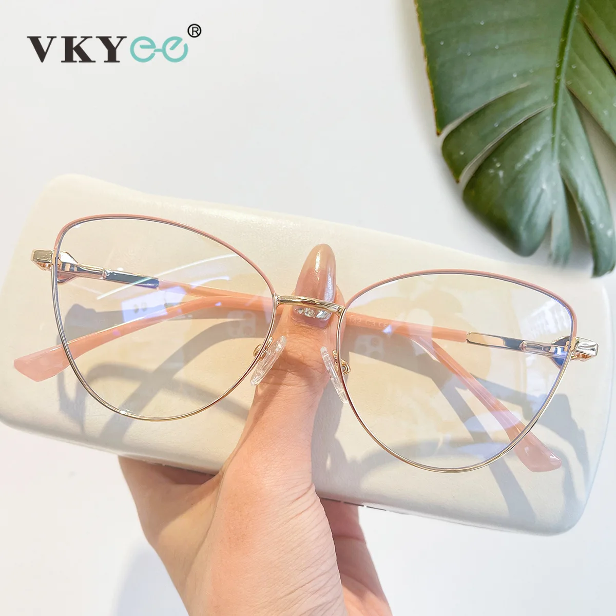 VICKY новые модные простые кошачий глаз персонализированный дизайн оправы женские очки для чтения с защитой от синего света настраиваемые по рецепту
VICKY новые модные простые кошачий глаз персонализированный дизайн оправы женские очки для чтения с защитой от синего света настраиваемые по рецепту