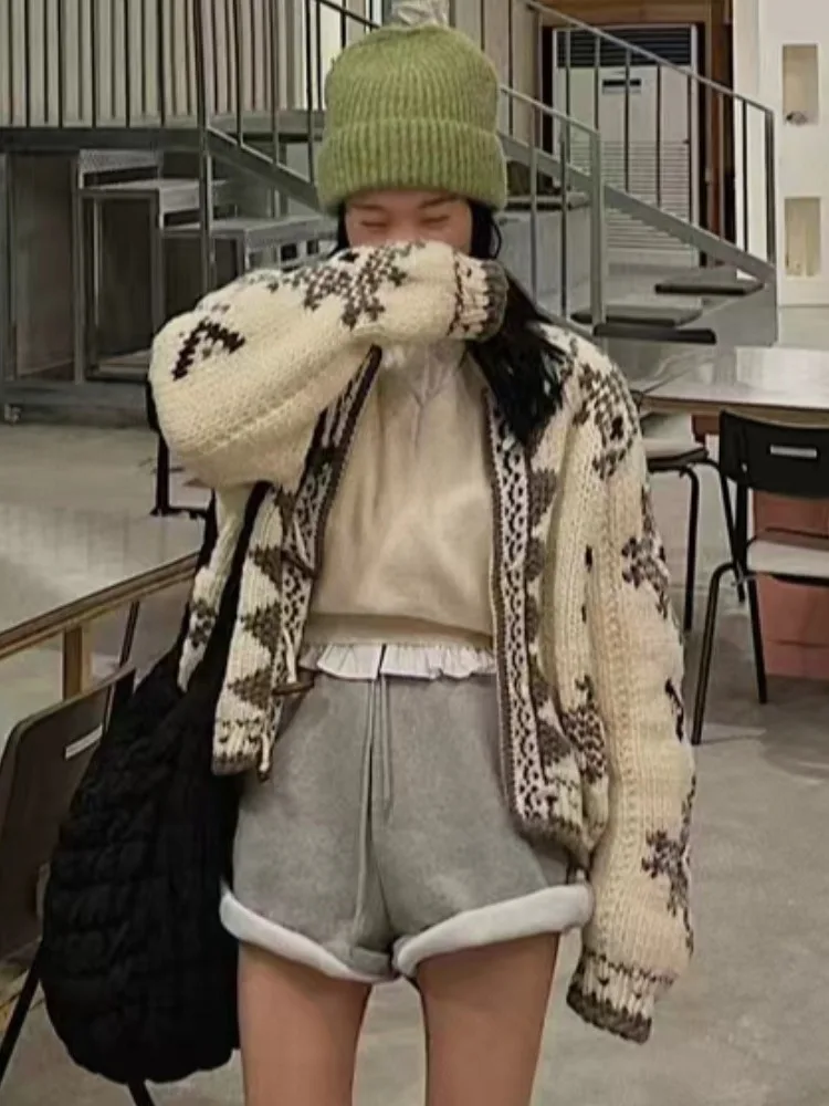 Шикарное осенне-зимнее винтажное вязаное свободное длинное пальто Sve с пуговицами и ромбовидным узором
Шикарное осенне-зимнее винтажное вязаное свободное длинное пальто Sve с пуговицами и ромбовидным узором