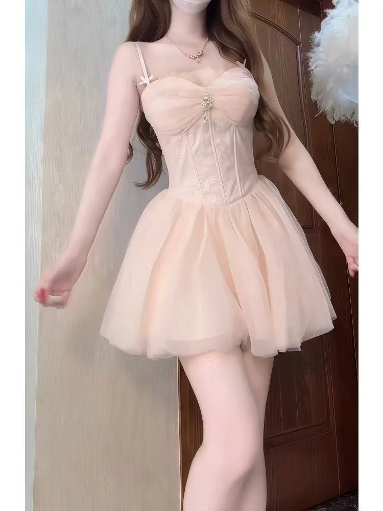 French Style Chic Mesh Splicing Camisole Dress for Women New Summe Waist Cinching Clothes Sweet Slim Fit A-line Puff Short Dress
French Style Chic Mesh Splicing Camisole Dress for Women New Summe Waist Cinching Clothes Sweet Slim Fit A-line Puff Short Dress
