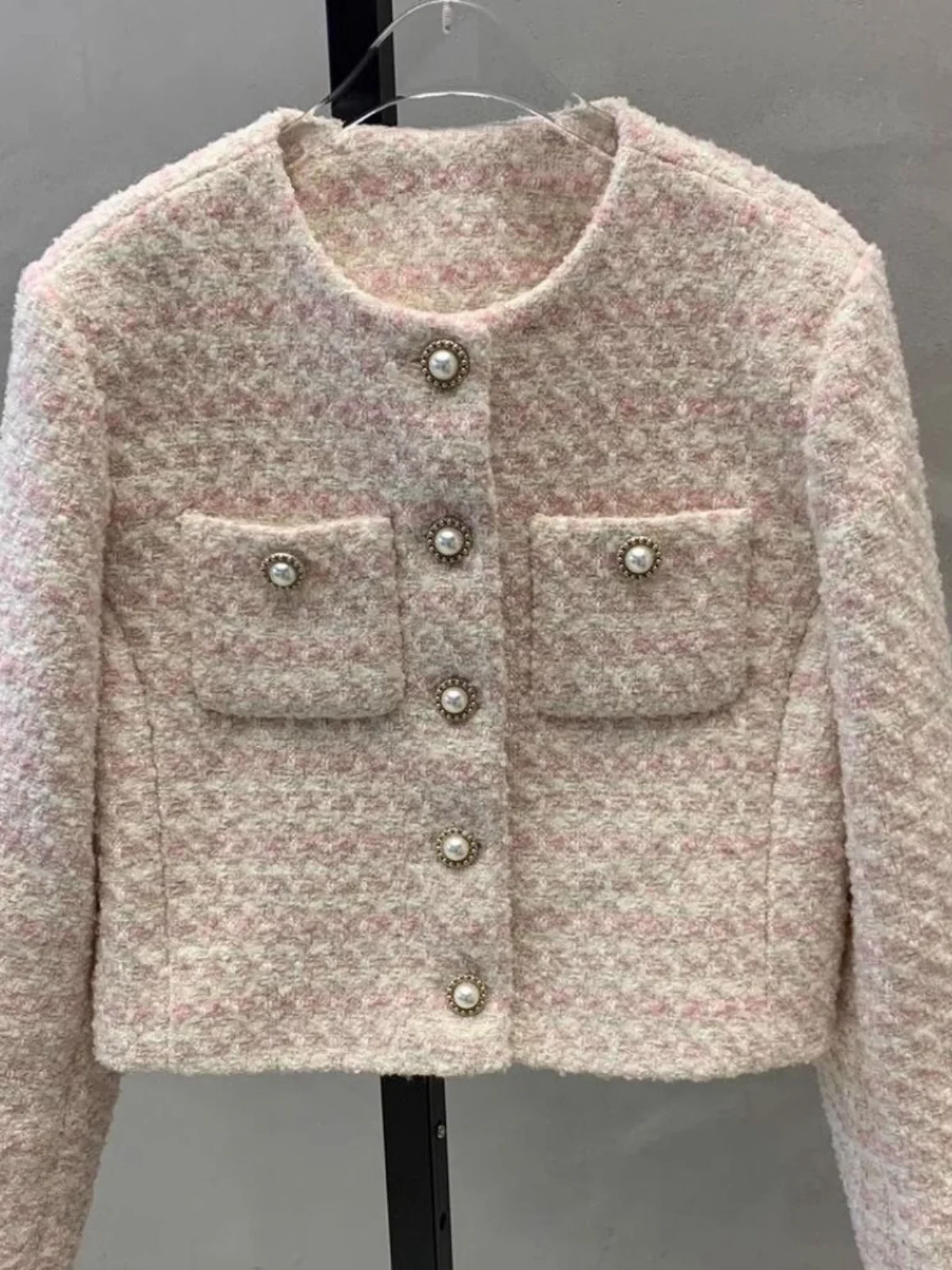 Spring Autumn New round Ne Long Sve Knitted Suit Soft Romantic Sle Milk Poer Color Pearl Button Small Fraance Sl...
Spring Autumn New round Ne Long Sve Knitted Suit Soft Romantic Sle Milk Poer Color Pearl Button Small Fraance Sl...