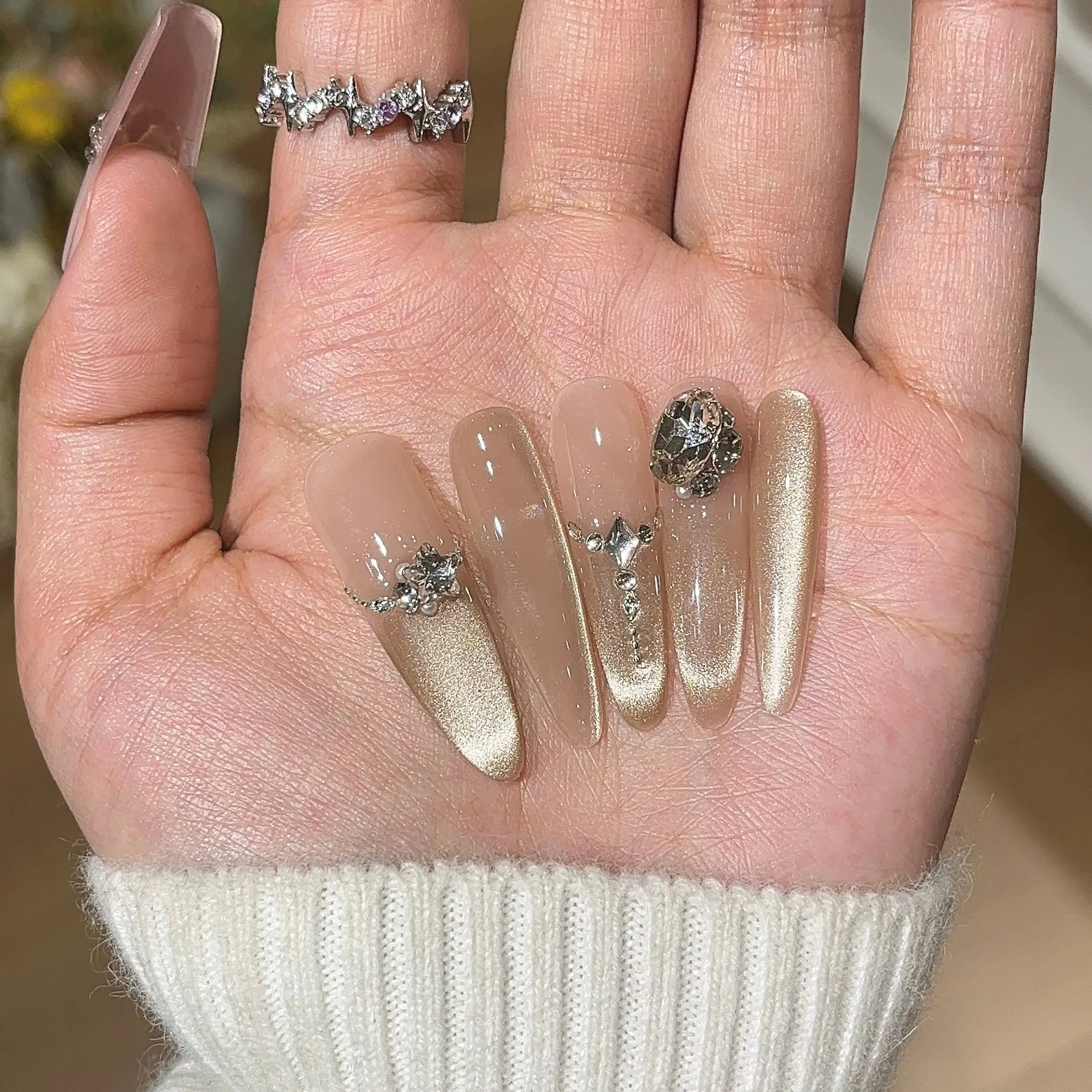 10Pcs Handmade Long Oval Nude Pink Fake Nails with Diamond Decoration Design Nails Art Fashion Press on False Nails Wearable
10Pcs Handmade Long Oval Nude Pink Fake Nails with Diamond Decoration Design Nails Art Fashion Press on False Nails Wearable