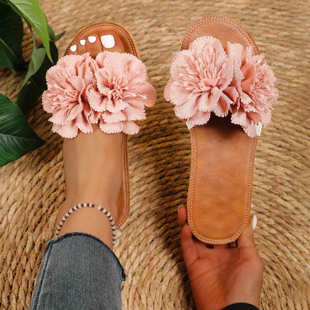 Women Slippers Fashionable Multi-Color Shoes Large Flower Student Vacation Beach Sandals Lightweight Flat Slippers Slides Women
Women Slippers Fashionable Multi-Color Shoes Large Flower Student Vacation Beach Sandals Lightweight Flat Slippers Slides Women