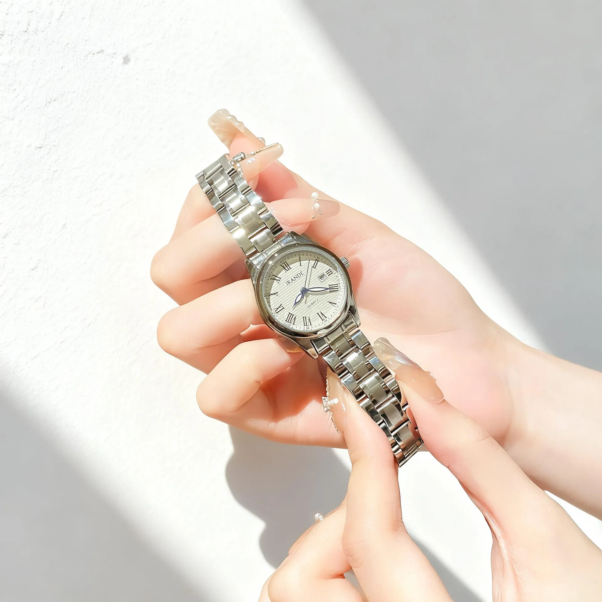 New Women'S Watch, Stylish Korean-Style Minimalist Design, High-Quality Selected Watch, Fashionable Quartz Wristwatch.
New Women'S Watch, Stylish Korean-Style Minimalist Design, High-Quality Selected Watch, Fashionable Quartz Wristwatch.