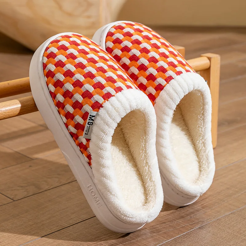 Fashion Couple Winter Toe Wrap Warm Plaid Cotton Slippers Thick Soft Sole Slides Men Women Indoor Floor Flat Home Non-slip Shoes
Fashion Couple Winter Toe Wrap Warm Plaid Cotton Slippers Thick Soft Sole Slides Men Women Indoor Floor Flat Home Non-slip Shoes