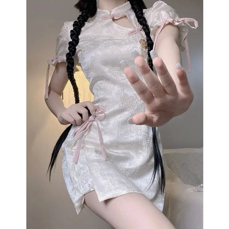New Chinese Floral Bodycon Dress Women Summer Sweet & Sexy Mini Qipao Style Short Robe Petite Retro Sexy Cheongsam
New Chinese Floral Bodycon Dress Women Summer Sweet & Sexy Mini Qipao Style Short Robe Petite Retro Sexy Cheongsam