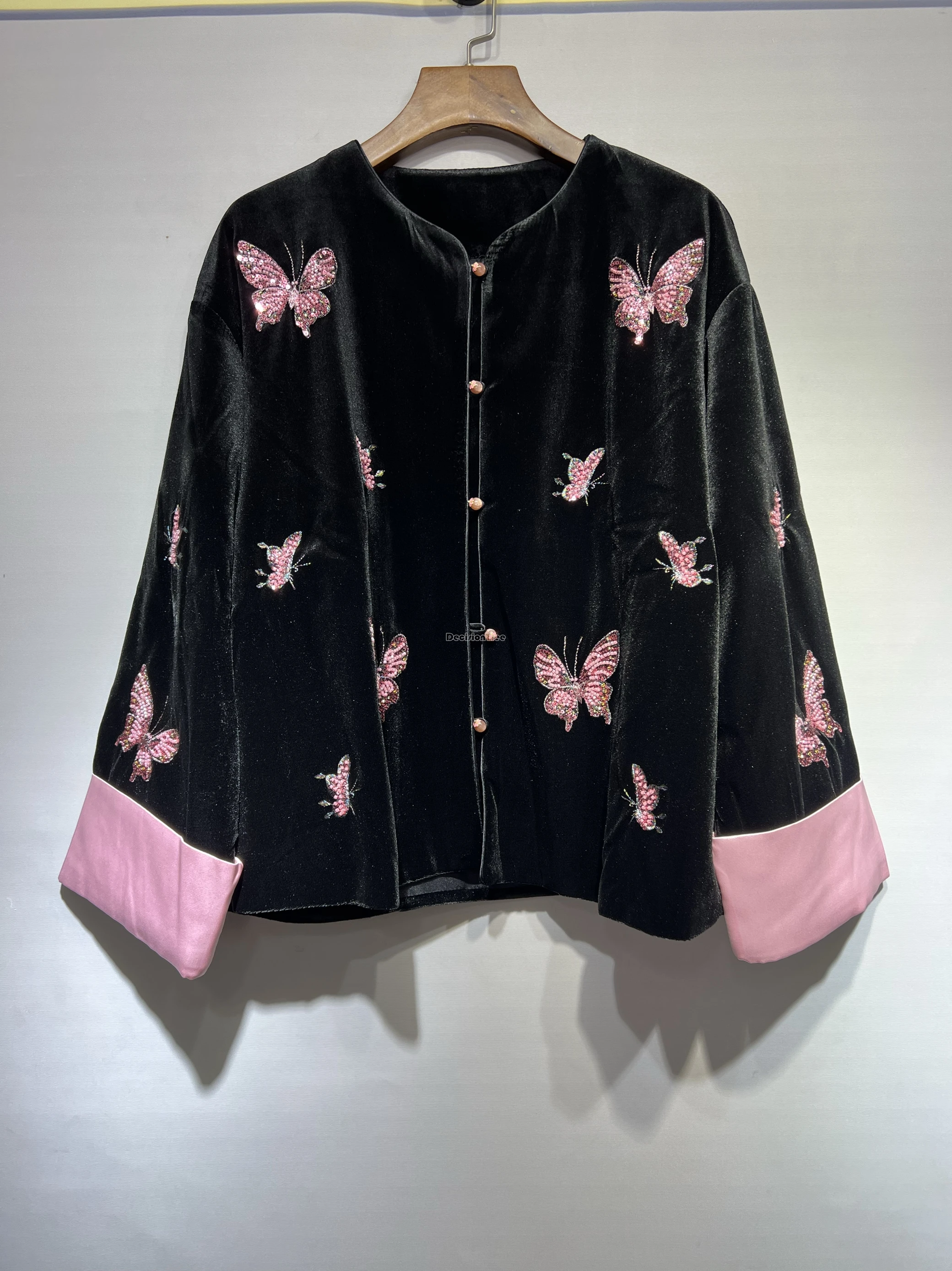 2025 new chinese national style black velvet butterfly embroidered coat for women long sleeve loose fashion tang suit blouse top
2025 new chinese national style black velvet butterfly embroidered coat for women long sleeve loose fashion tang suit blouse top