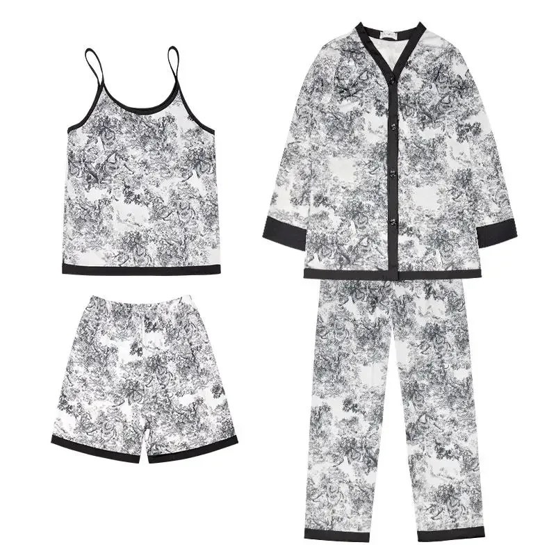 A sexy and fashionable four-piece set of long printed ice silk pajamas in traditional Chinese ink wash painting home wear
A sexy and fashionable four-piece set of long printed ice silk pajamas in traditional Chinese ink wash painting home wear