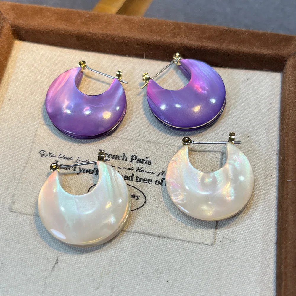 Vintage Temperament minimalist White shell dazzling high-end circle earrings for women's girl Jewelry accessories
Vintage Temperament minimalist White shell dazzling high-end circle earrings for women's girl Jewelry accessories