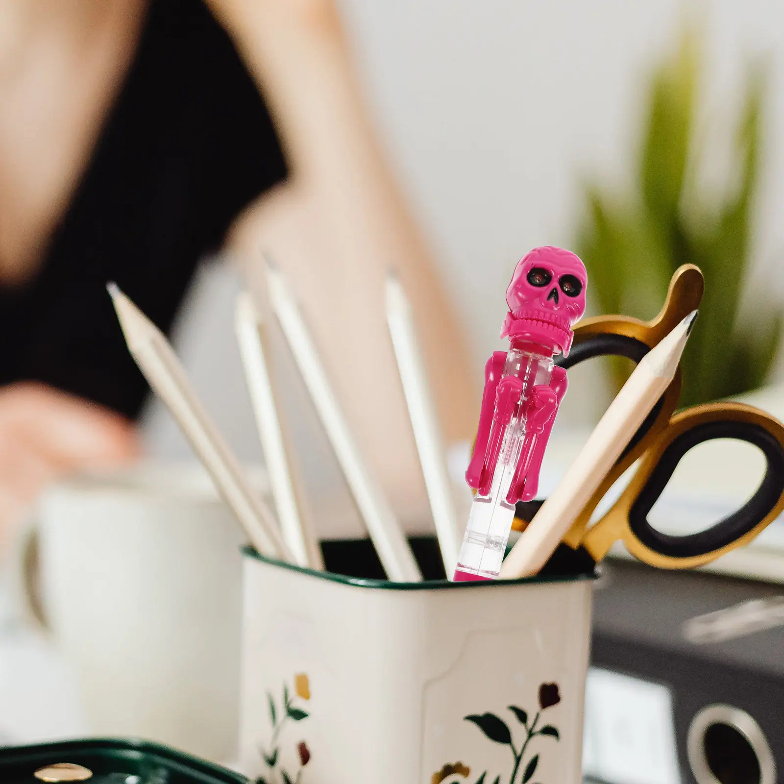 3Pcs Halloween Pumpkin Skull Pens Glow in The Dark Ballpoint Writing Tool for Kids Students Party Favors Gifts Decorations
3Pcs Halloween Pumpkin Skull Pens Glow in The Dark Ballpoint Writing Tool for Kids Students Party Favors Gifts Decorations