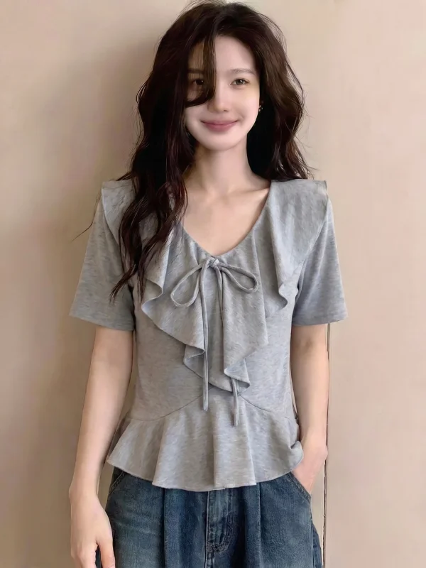 Gray V-Neck Short Sleeve Shirt Women's Fashion Korean Style Commute Wind Loose Fit Regular Sleeve Length Casual Top
Gray V-Neck Short Sleeve Shirt Women's Fashion Korean Style Commute Wind Loose Fit Regular Sleeve Length Casual Top