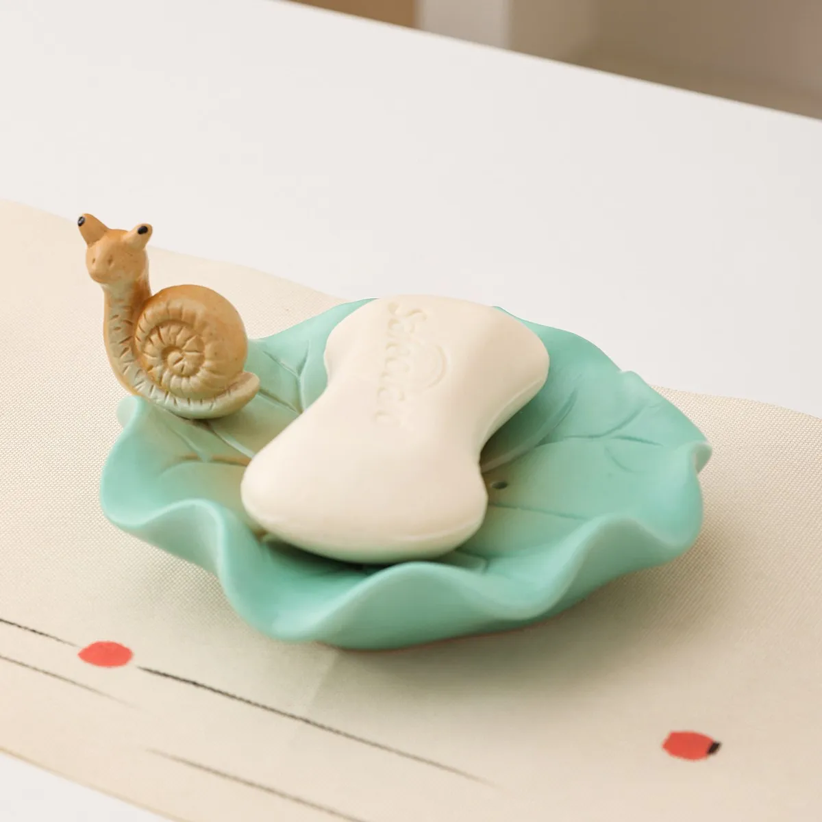 Cute Snail Leaf Ceramic Soap Dish, Ins Aesthetic Bathroom Soap Holder for Countertop Storage Home Decor
Cute Snail Leaf Ceramic Soap Dish, Ins Aesthetic Bathroom Soap Holder for Countertop Storage Home Decor