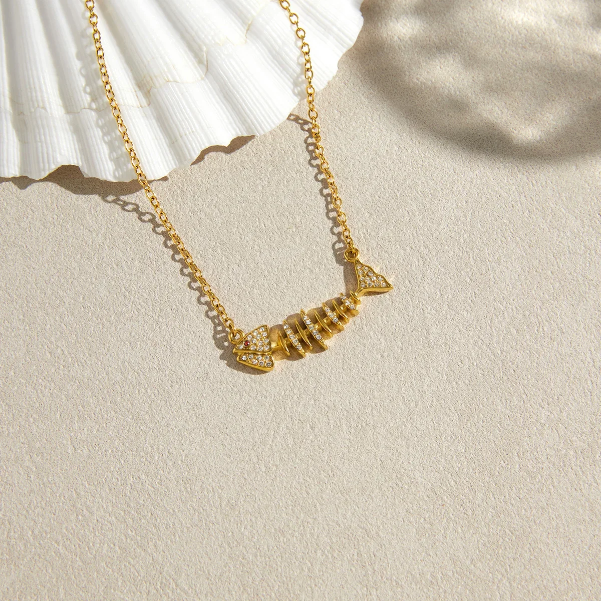 Vacation Beach Fish Bone Pendant With White Rhinestone Necklace For Women 18K Gold PVD Plated Stainless Steel Necklaces
Vacation Beach Fish Bone Pendant With White Rhinestone Necklace For Women 18K Gold PVD Plated Stainless Steel Necklaces