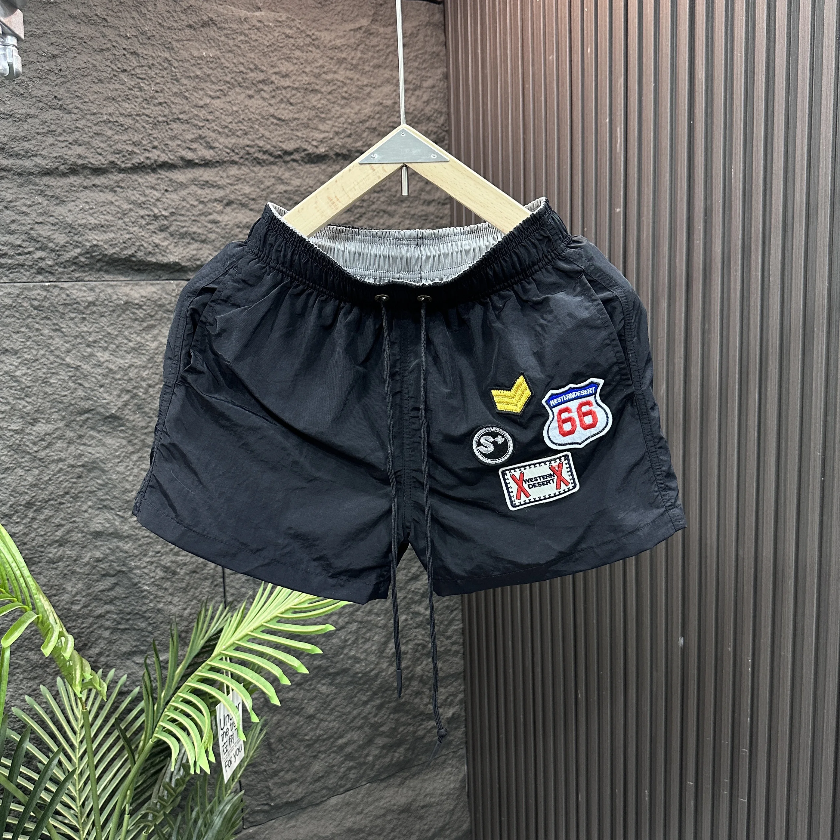 Мужские быстросохнущие пляжные шорты для лета, модные спортивные шорты для бега с внутренней подкладкой, модель для морского побережья, для горячих источников, повседневные шорты для плавания
Мужские быстросохнущие пляжные шорты для лета, модные спортивные шорты для бега с внутренней подкладкой, модель для морского побережья, для горячих источников, повседневные шорты для плавания