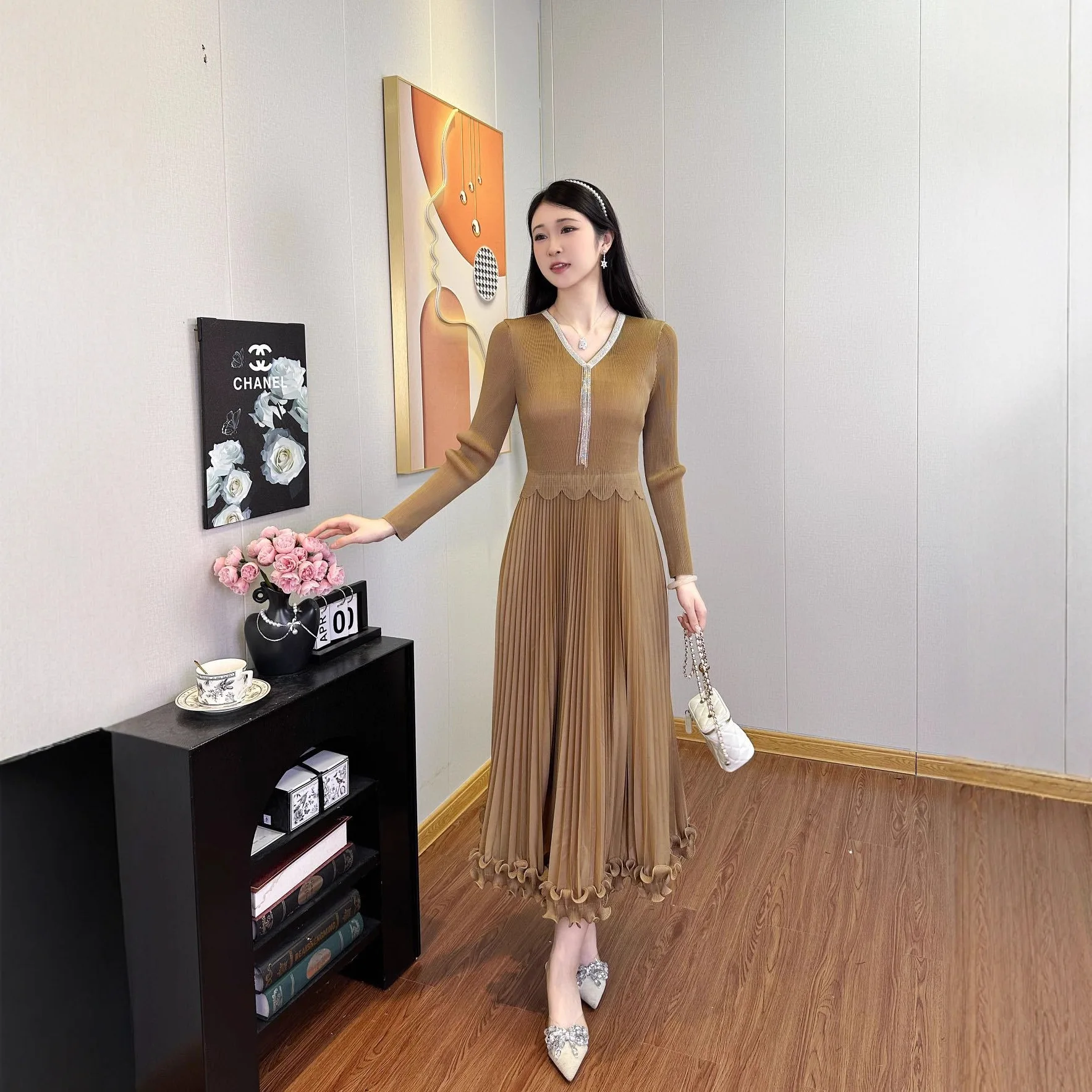 Miyake Pleated 2025 Autumn and Winter New Small Perfume Wind Waist Fashion Big Yards Wooden Ear Edge Dress Pleated Round Neck
Miyake Pleated 2025 Autumn and Winter New Small Perfume Wind Waist Fashion Big Yards Wooden Ear Edge Dress Pleated Round Neck