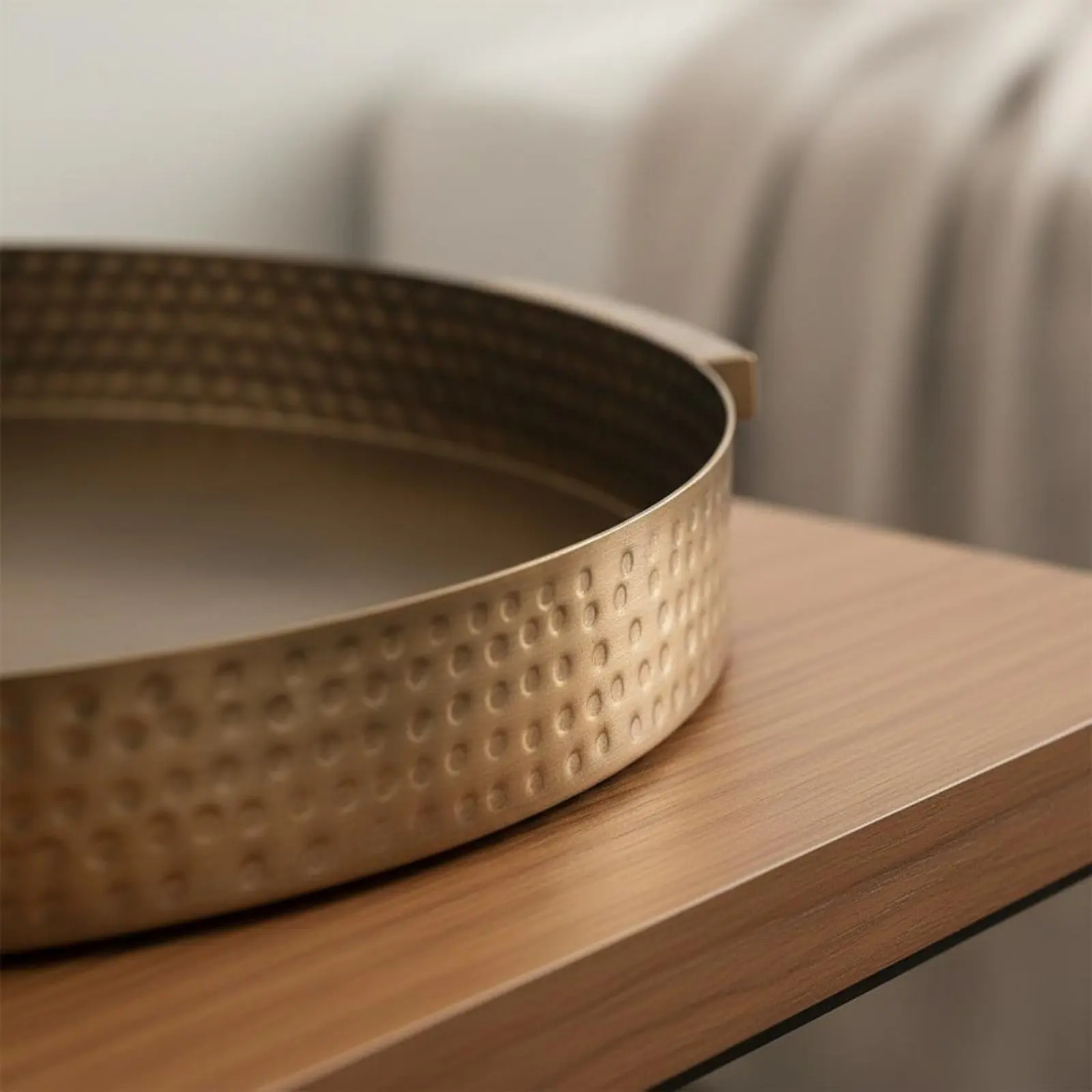Round Hammered Tray Textured Surface Round Decorative Tray Home Decor Easy to Display Serveware Gold Finish for Hotel, Bedroom
Round Hammered Tray Textured Surface Round Decorative Tray Home Decor Easy to Display Serveware Gold Finish for Hotel, Bedroom