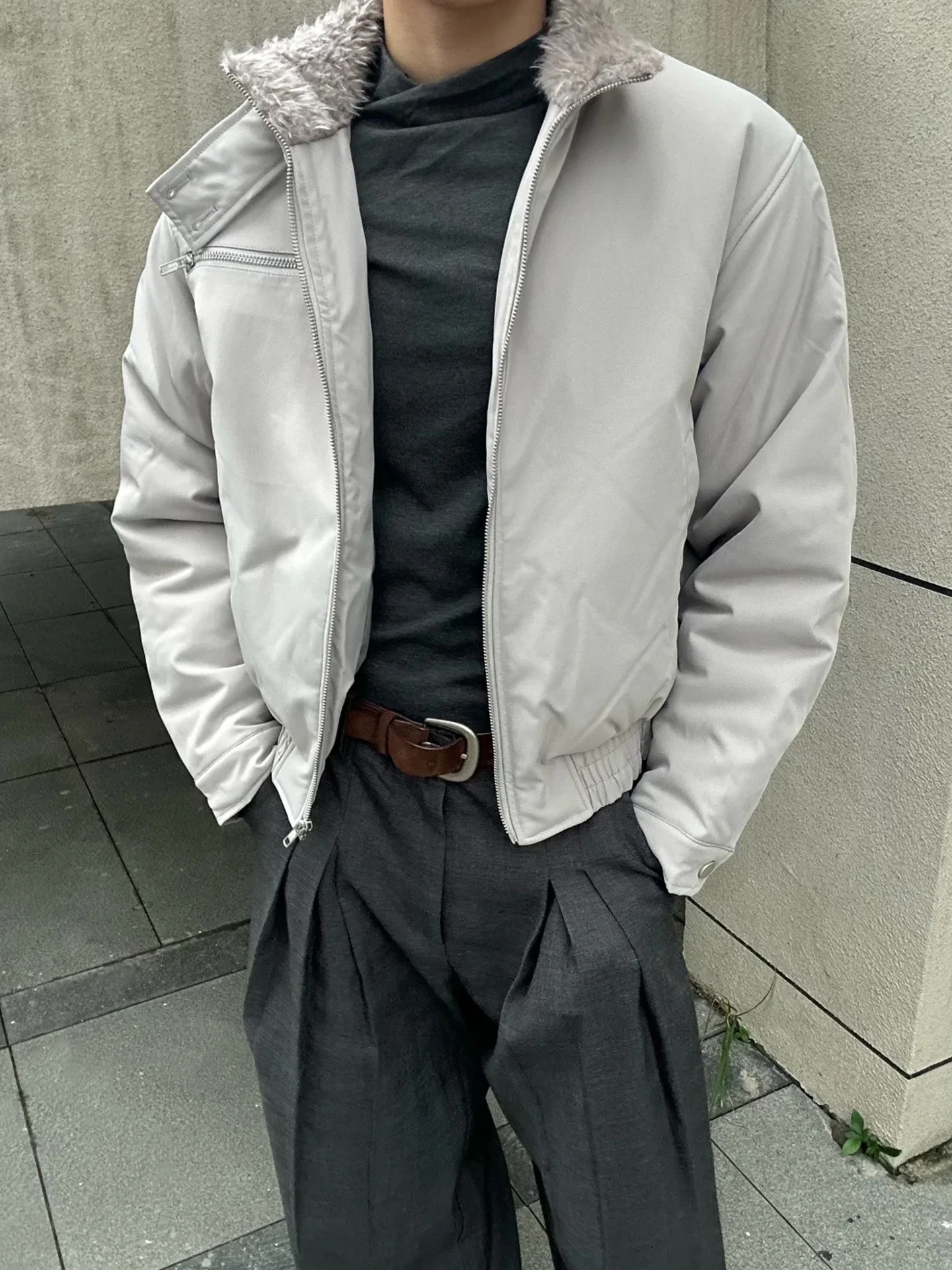 Мужская зимняя куртка-бомбер из хлопка с декоративной молнией в стиле ретро-американский, теплая, молодежная, с воротником-стойкой
Мужская зимняя куртка-бомбер из хлопка с декоративной молнией в стиле ретро-американский, теплая, молодежная, с воротником-стойкой