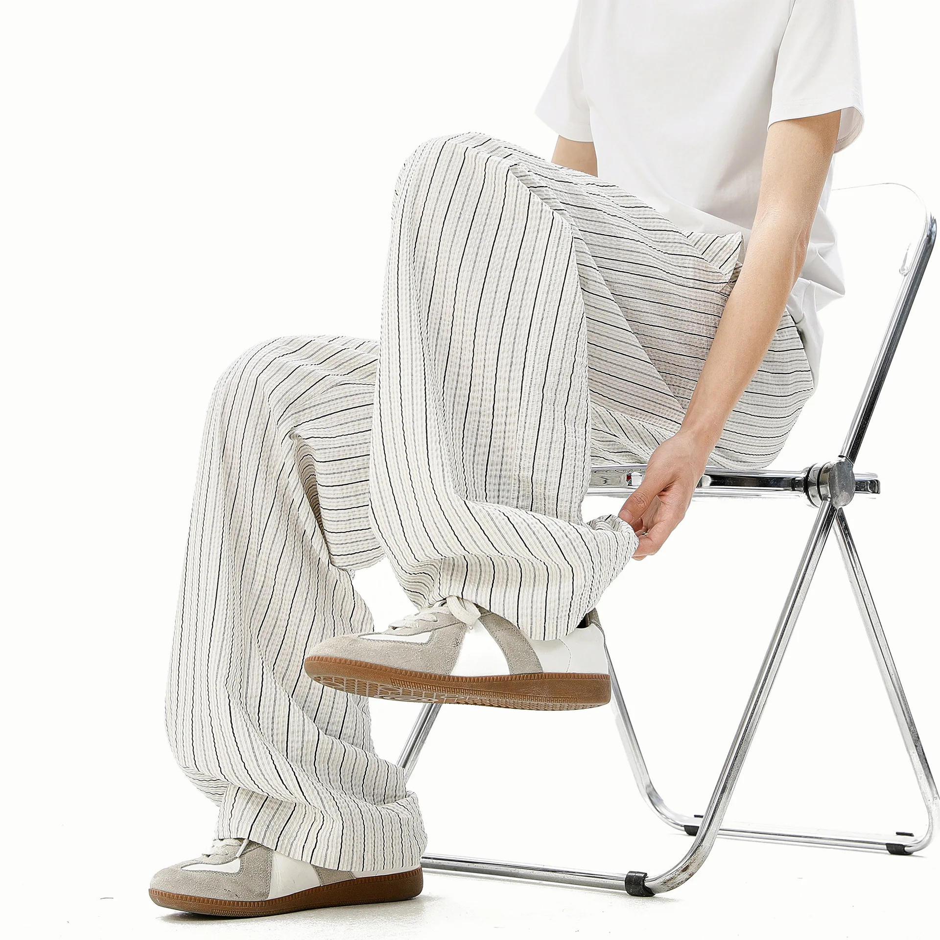 "Bubble Stripes" 160G cotton slacks, American retro wide-leg thin trousers, summer loose straight-leg pants
"Bubble Stripes" 160G cotton slacks, American retro wide-leg thin trousers, summer loose straight-leg pants