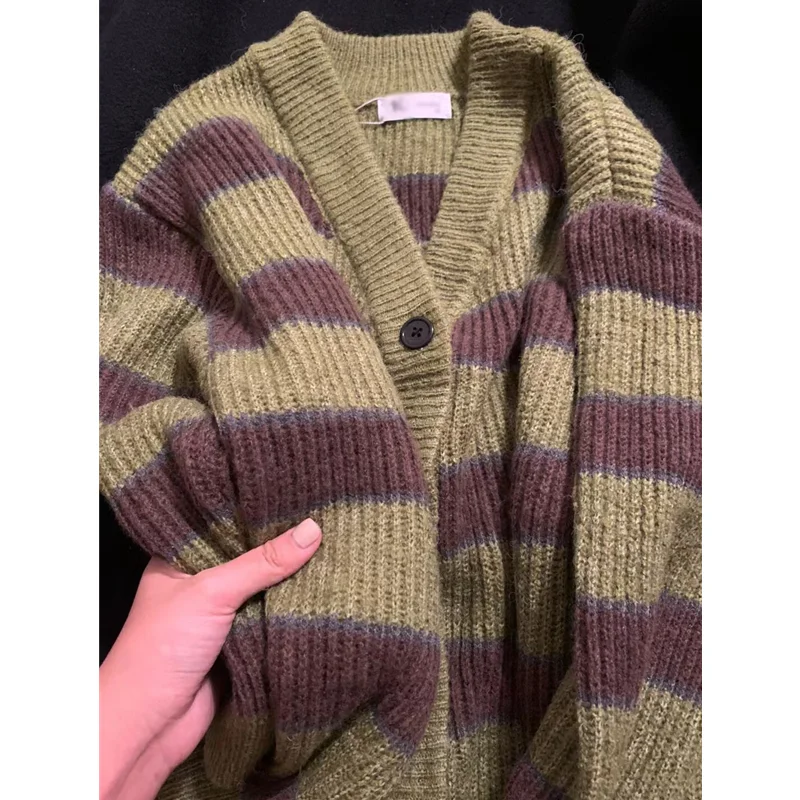 Women's 2022 New Green Stripe Long Sleeves Knitted Sweater Temperament Comfortable Cardigan Versatile Autumn and Winter Coat
Women's 2022 New Green Stripe Long Sleeves Knitted Sweater Temperament Comfortable Cardigan Versatile Autumn and Winter Coat