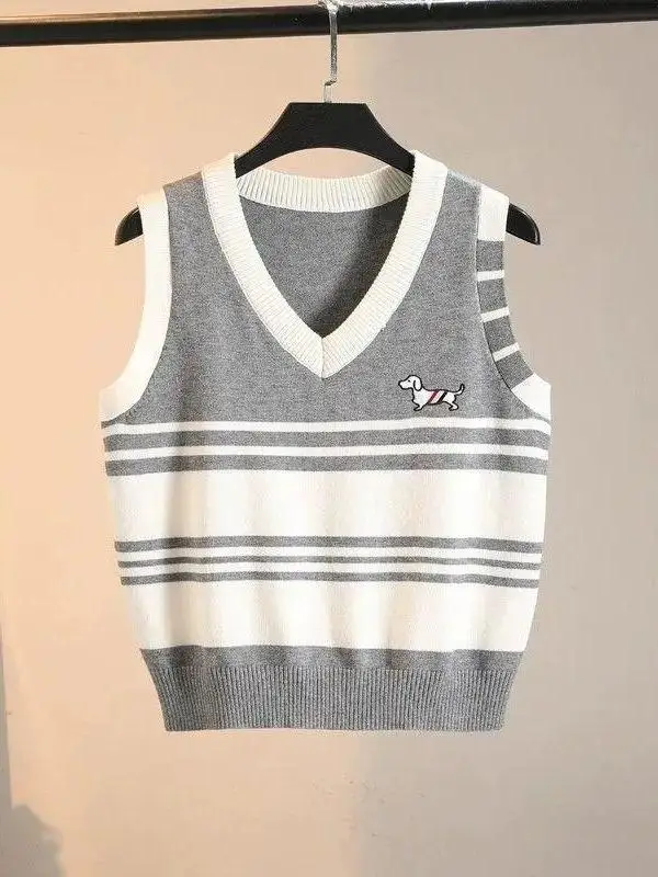 Loose Knitted V-Neck Sweater Vest Women's Casual Style Spring Autumn New Outerwear Color Block Design Comfortable Breathable
Loose Knitted V-Neck Sweater Vest Women's Casual Style Spring Autumn New Outerwear Color Block Design Comfortable Breathable