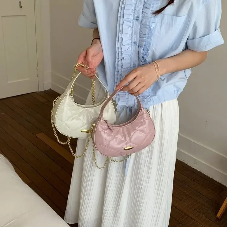 2026 Elegant Premium One-Shoulder Mini Crescent Bag Versatile Fashion Rhombus Handbag for Women Stylish Crossbody Design
2026 Elegant Premium One-Shoulder Mini Crescent Bag Versatile Fashion Rhombus Handbag for Women Stylish Crossbody Design