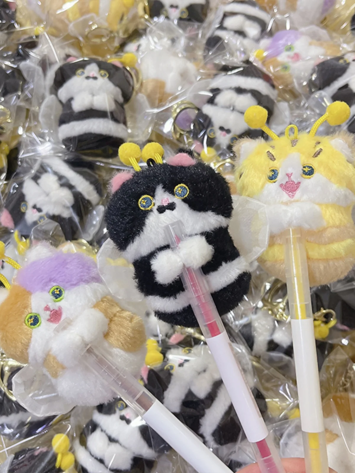 Милый костюм пчелы, игрушка-подвеска для ручки/ключей, мультяшная кукла, универсальная игрушка для взрослых, с наполнителем из ПП-хлопка, для всех возрастов
Милый костюм пчелы, игрушка-подвеска для ручки/ключей, мультяшная кукла, универсальная игрушка для взрослых, с наполнителем из ПП-хлопка, для всех возрастов