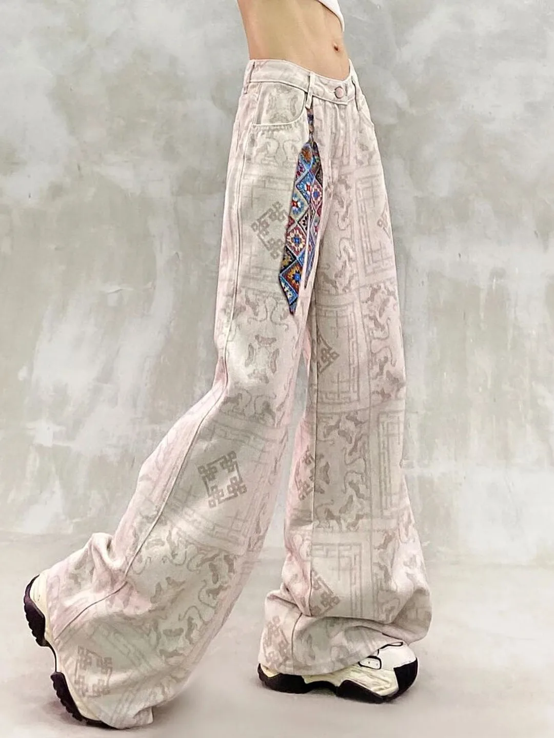 Printed High Waist Wide Leg Jeans Women's Summer New Style Loose Fit Straight Cut Washed Denim Pants Casual Commute
Printed High Waist Wide Leg Jeans Women's Summer New Style Loose Fit Straight Cut Washed Denim Pants Casual Commute