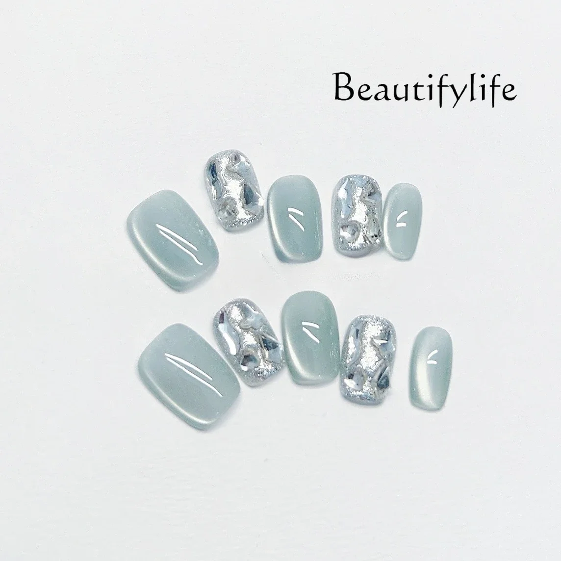 Handmade custom wearing armor summer blue cat eye flash diamond short square manicure
Handmade custom wearing armor summer blue cat eye flash diamond short square manicure