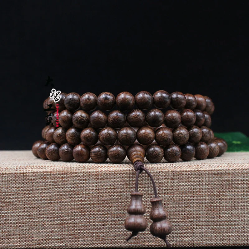 Golden 108 Beads Sandalwood Buddha Bead Bracelet
Golden 108 Beads Sandalwood Buddha Bead Bracelet