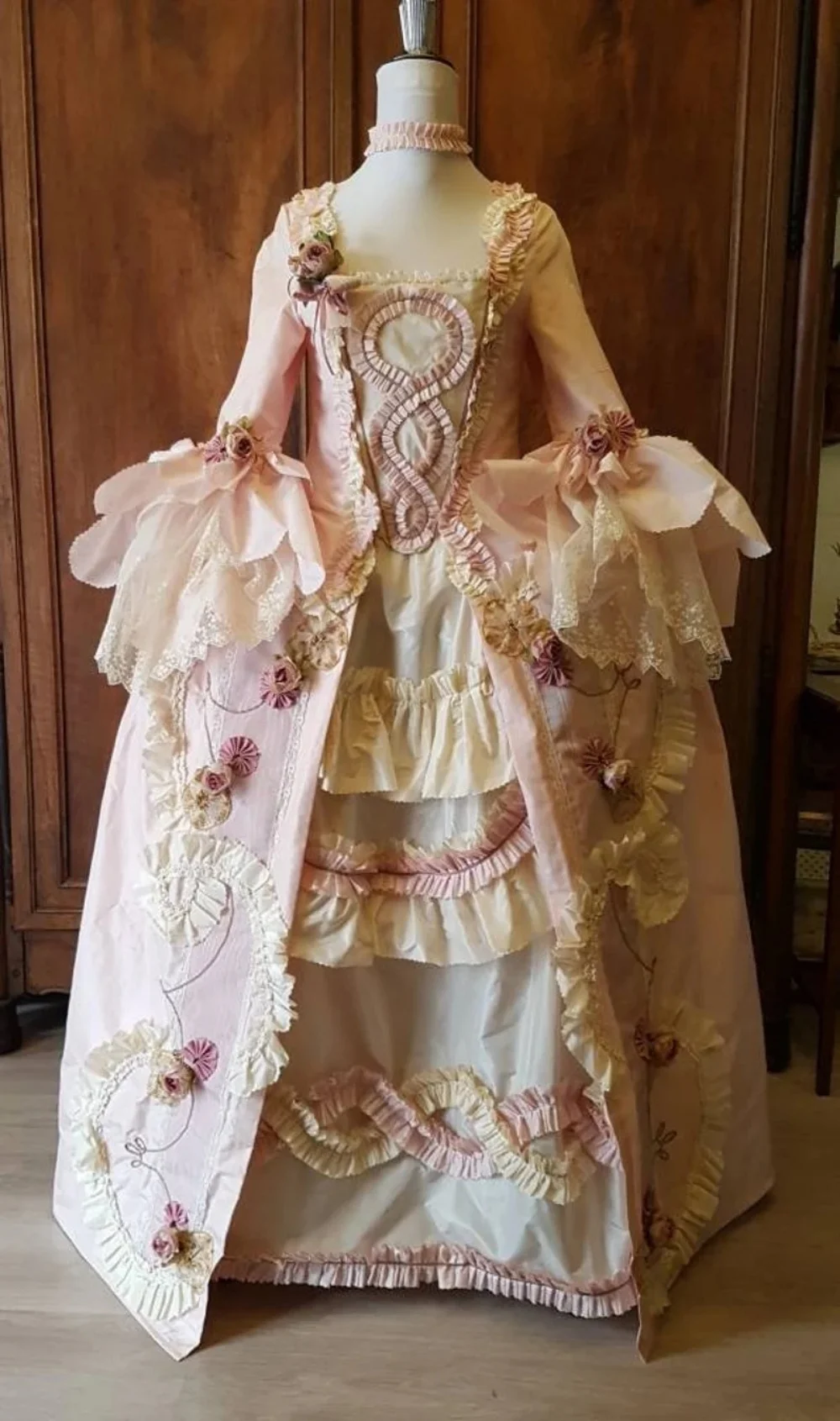 1770s Pink Princess Dress Victorian Queen Marie Antoinette Ball Gown Georgian Rococo Baroque Wedding Costume Robe A La Francaise
1770s Pink Princess Dress Victorian Queen Marie Antoinette Ball Gown Georgian Rococo Baroque Wedding Costume Robe A La Francaise