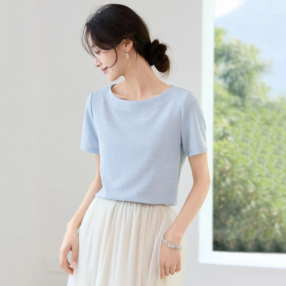 SENTUBILA Women Fashion Ribbed Textured Top 2026 Summer Boat Neck Short Sleeve Tee Slim Fit Simple Casual Knit T-shirt 152TN1728
SENTUBILA Women Fashion Ribbed Textured Top 2026 Summer Boat Neck Short Sleeve Tee Slim Fit Simple Casual Knit T-shirt 152TN1728