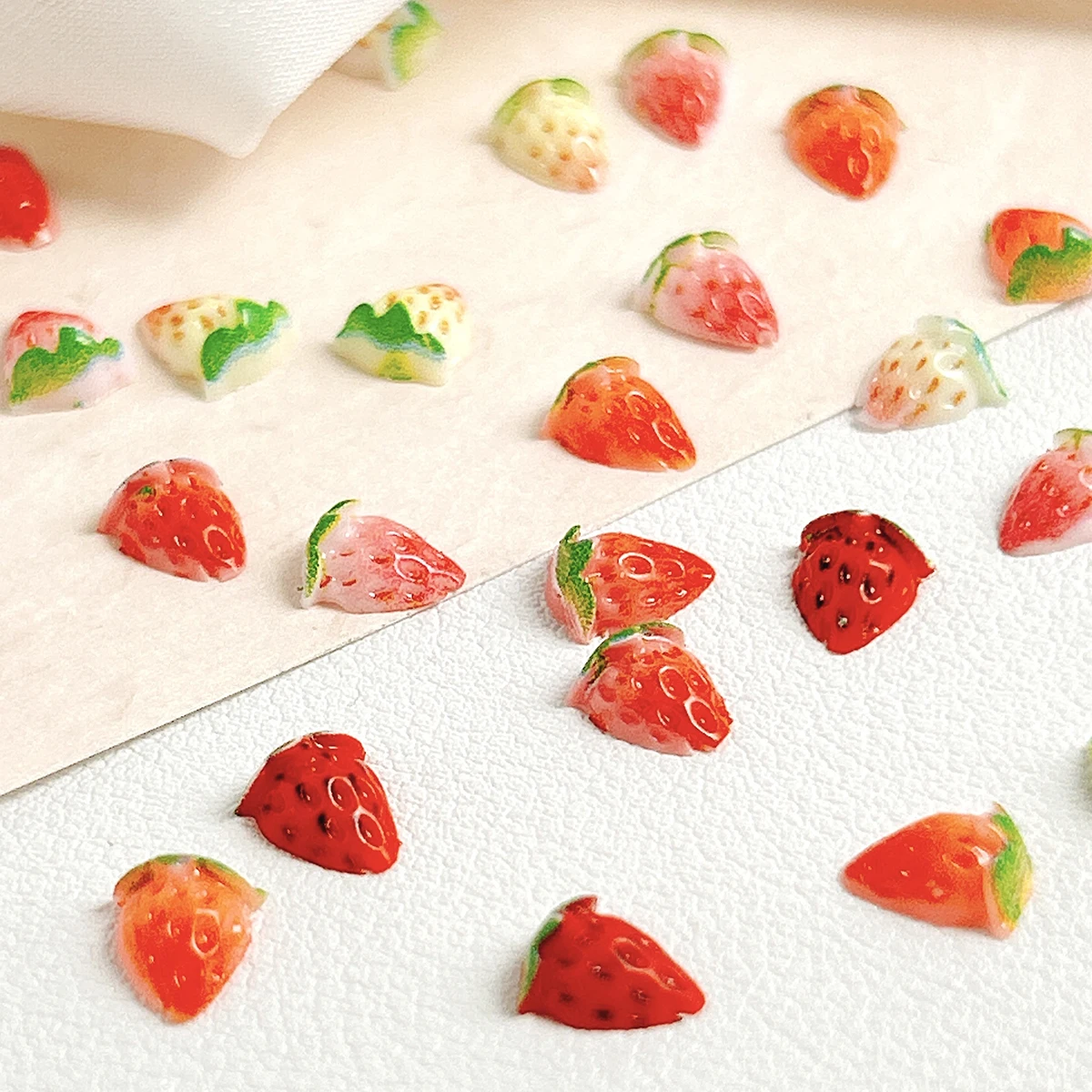 30PCS Gradient Colored Resin Strawberry Nail Art Decorations 3D Realistic Creative Strawberry Nail Charms for DIY Manicure
30PCS Gradient Colored Resin Strawberry Nail Art Decorations 3D Realistic Creative Strawberry Nail Charms for DIY Manicure