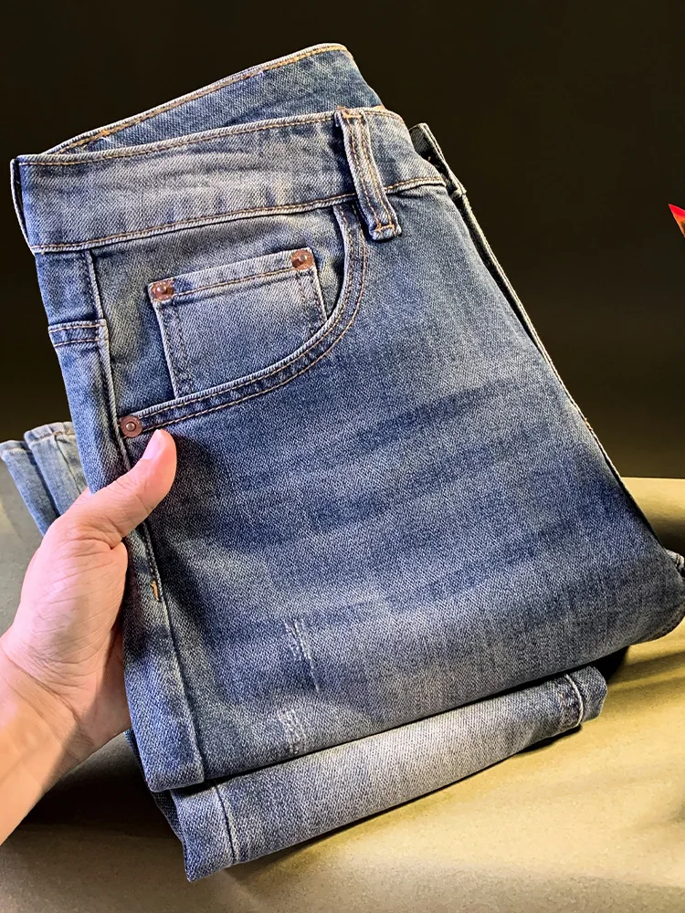 Высококачественные легкие роскошные мужские джинсы, тренд осени, новинка, облегающие брюки с маленькой стопой и средней талией, ретро стираная корейская версия, брюки для мужчин
Высококачественные легкие роскошные мужские джинсы, тренд осени, новинка, облегающие брюки с маленькой стопой и средней талией, ретро стираная корейская версия, брюки для мужчин