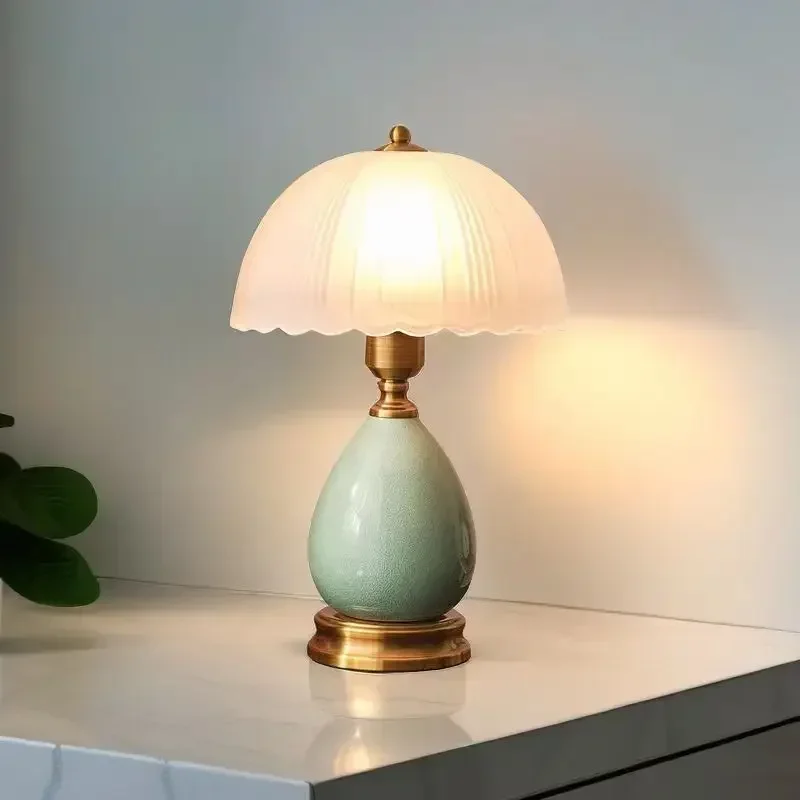 European Retro Pastoral Study Bedroom Ceramic Glass Led Bedside Table Lamp
European Retro Pastoral Study Bedroom Ceramic Glass Led Bedside Table Lamp
