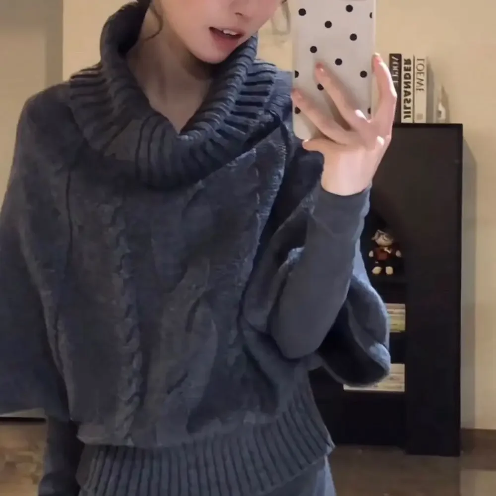 Twist Knitted Cape Atmosphere Sweater with Many Ways To Wear New Styles of Retro Loose Turtleneck Sweater Mid-sleeved Top
Twist Knitted Cape Atmosphere Sweater with Many Ways To Wear New Styles of Retro Loose Turtleneck Sweater Mid-sleeved Top