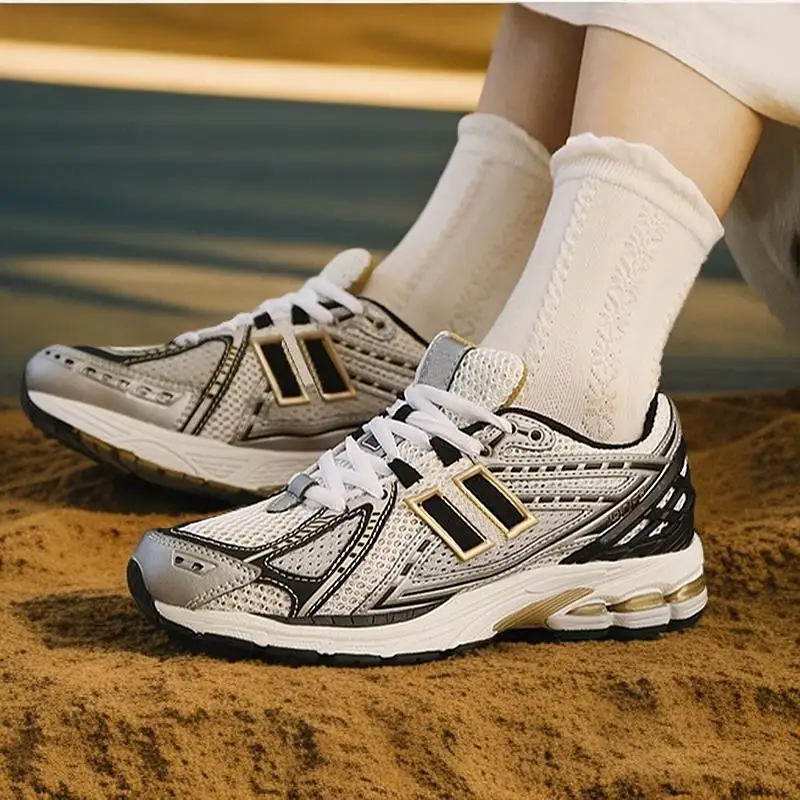 Осенние модели Летний тренд для пар: стильная и универсальная повседневная спортивная обувь с воздухопроницаемостью в сетке для бега2 повседневного использования
Осенние модели Летний тренд для пар: стильная и универсальная повседневная спортивная обувь с воздухопроницаемостью в сетке для бега2 повседневного использования