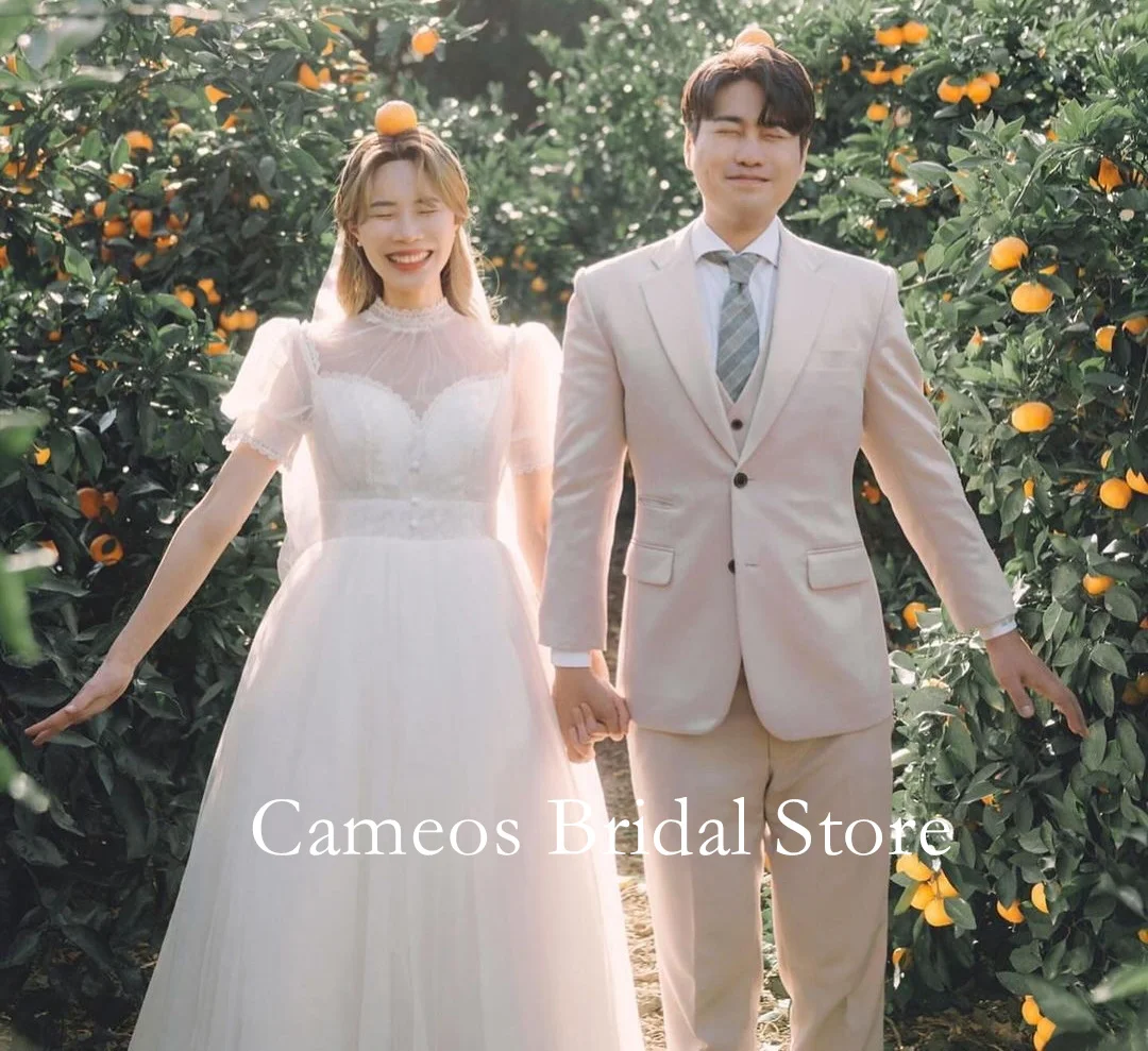 SONDR Fashion Korea A-Line Wedding Dresses Photo Shoot VINTAGE High Neck Elegant Tulle with Puff Sleeves Custom Bridal Gown
SONDR Fashion Korea A-Line Wedding Dresses Photo Shoot VINTAGE High Neck Elegant Tulle with Puff Sleeves Custom Bridal Gown